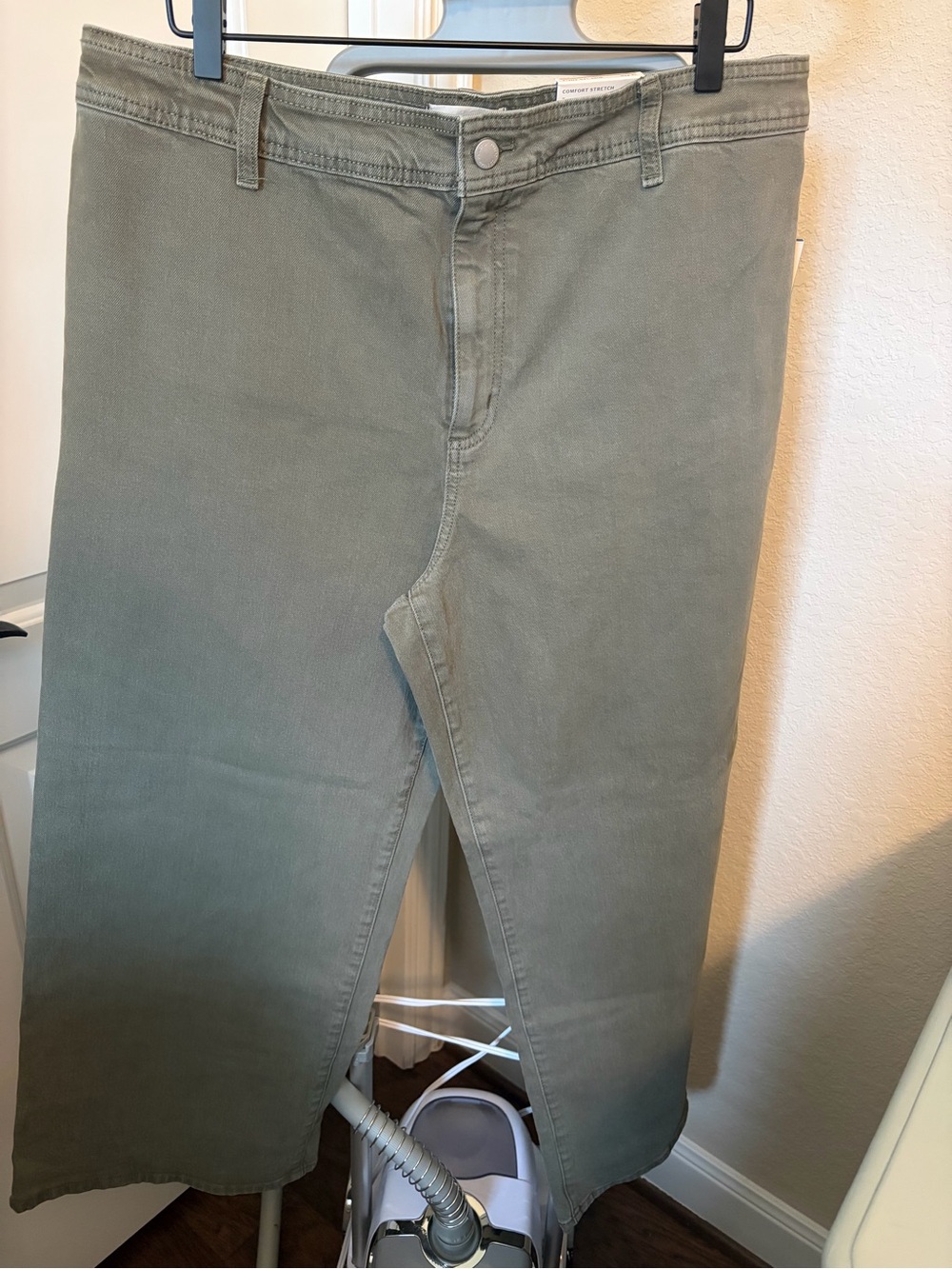 Women’s Casual Straight-Leg Pants in Olive Green